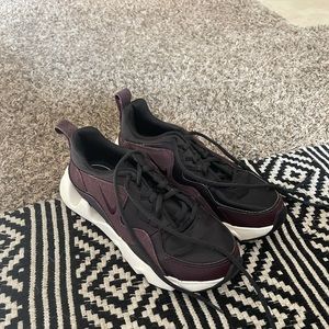 Preowned women’s nikes